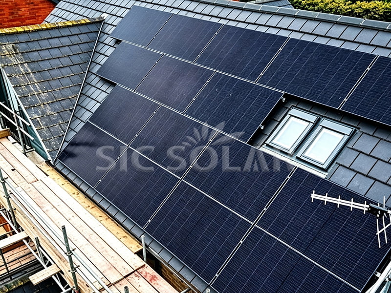 England의 10KW 태양광 패널 경사진 지붕 브래킷 설치