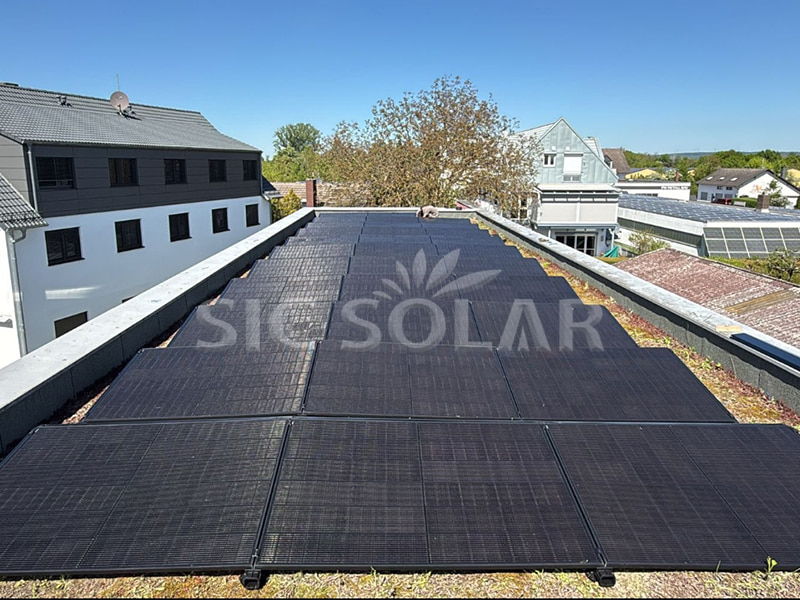 독일 평지붕에 30kW 태양광 패널 설치