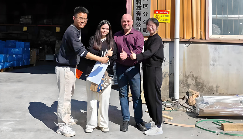 독일 손님을 따뜻하게 환영하며 미래 성장을 위한 방향을 제시합니다.