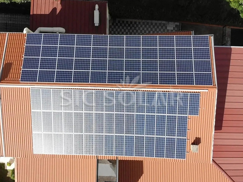 영국 내 100KW 금속 지붕 태양광 설치