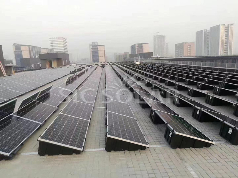 독일에서 판매되는 200kW 태양광 패널 평지붕 설치용 안정기