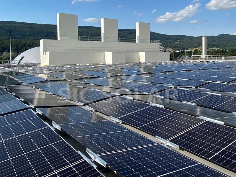스위스의 300KW 밸러스트 지붕 태양광 장착 시스템